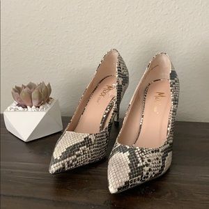 I’m selling a pair of snake skin Mixx high heels.